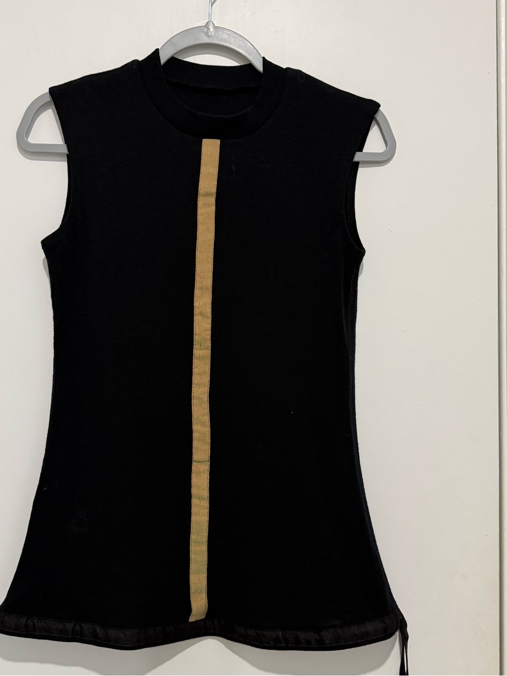 Marie Saint Pierre Montreal 100% Wool Black Sleeveless Top Gold Stripe size S